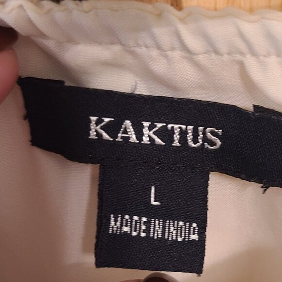 Vintage-Inspired Floral Embroidered Midi Skirt - Picture 3 of 11